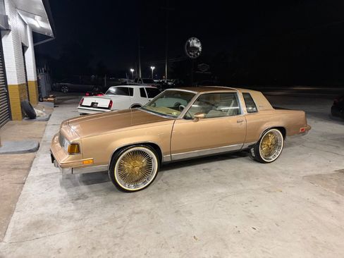 Used 1987 Oldsmobile Cutlass Supreme Coupe image 1