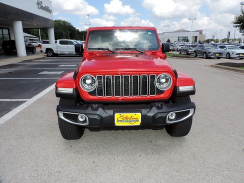 Used 2025 Jeep Wrangler Unlimited Sahara AWD/4WD image 2