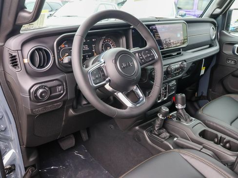 New 2026 Jeep Wrangler Unlimited Sahara AWD/4WD image 3