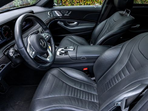 Used 2019 Mercedes-Benz S 560 Sedan image 36