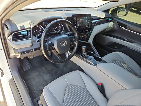 Used 2022 Toyota Camry SE FWD image 10