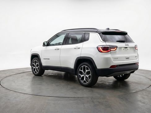 Used 2025 Jeep Compass Limited AWD/4WD image 6