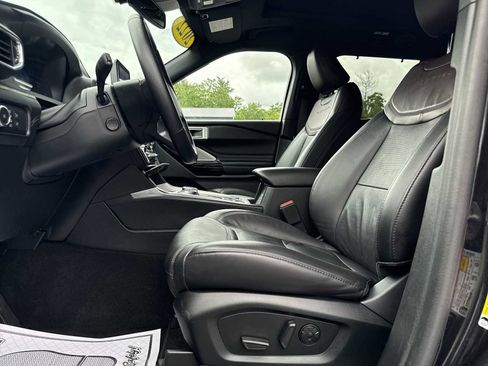 Used 2022 Ford Explorer Platinum w/ Equipment Group 601A image 33