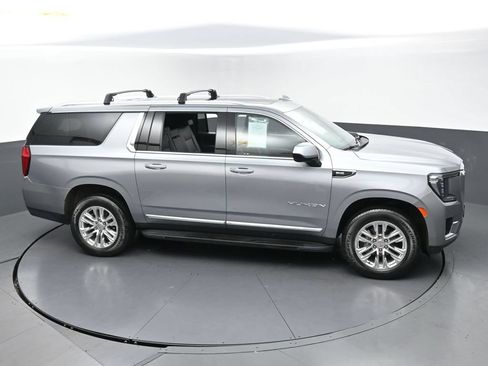 Used 2023 GMC Yukon XL SLT AWD/4WD image 6