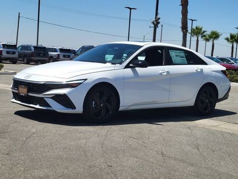 New 2026 Hyundai Elantra SEL Sport FWD image 2