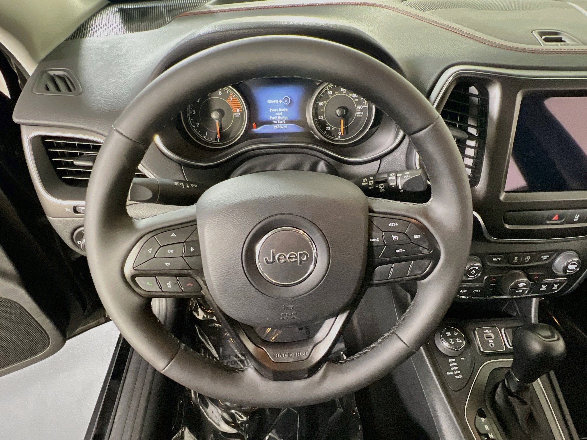 Used 2022 Jeep Cherokee Trailhawk AWD/4WD image 11
