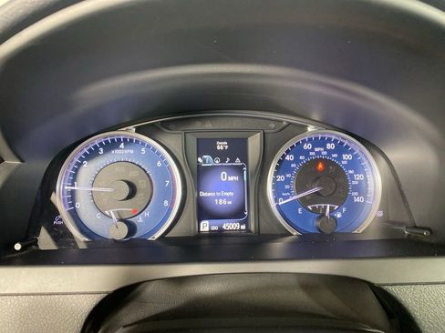 Used 2015 Toyota Camry XLE w/ Moonroof Package FWD image 3