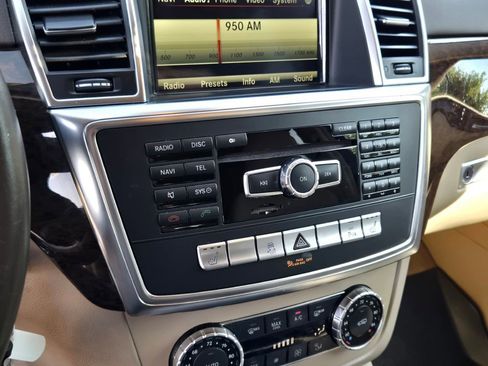 Used 2014 Mercedes-Benz GL 450 4MATIC image 27