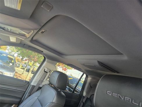 Used 2019 GMC Yukon Denali w/ Denali Ultimate Package image 16