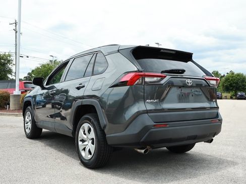 Used 2019 Toyota RAV4 LE FWD image 8