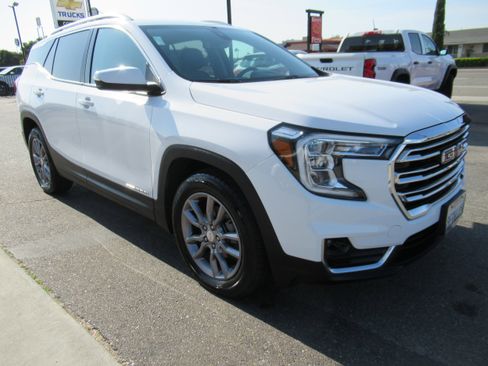Used 2023 GMC Terrain SLT image 4