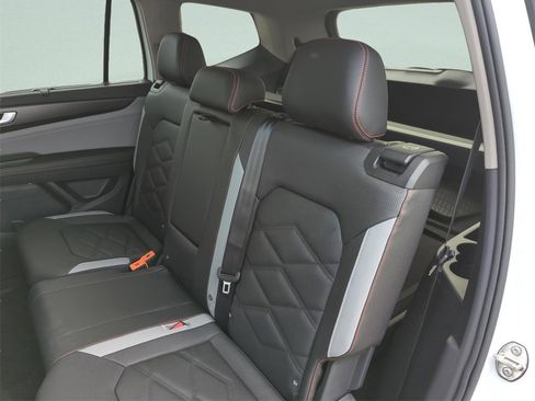 New 2026 Volkswagen Atlas Peak Edition image 23