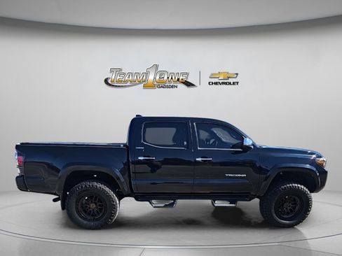 Used 2022 Toyota Tacoma Limited image 9