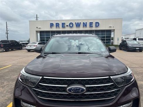 Used 2023 Ford Explorer XLT w/ Equipment Group 202A RWD image 9