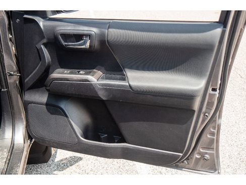 Used 2020 Toyota Tacoma 4x4 Double Cab image 17