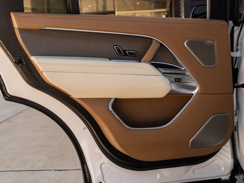 Used 2022 Land Rover Range Rover SV image 31