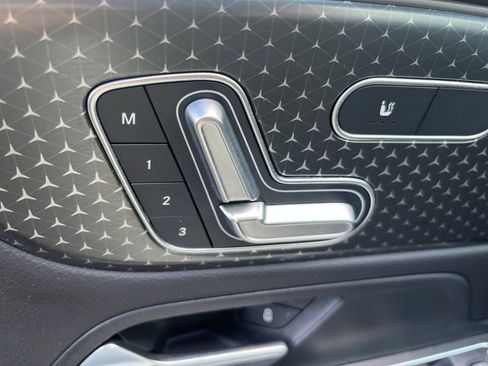 Used 2025 Mercedes-Benz GLB 250 4MATIC image 18