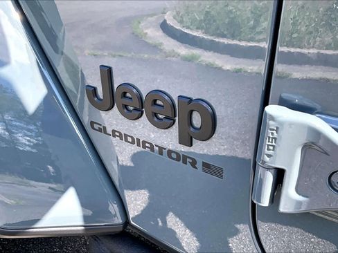 Used 2024 Jeep Gladiator Sport AWD/4WD image 30