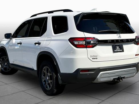 Used 2025 Honda Pilot TrailSport image 12