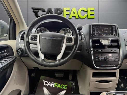 Used 2016 Chrysler Town & Country Touring-L w/ Driver Convenience Group FWD image 24