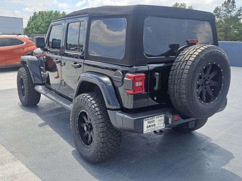 Used 2019 Jeep Wrangler Unlimited Sahara AWD/4WD image 4