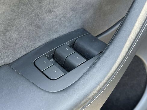Used 2023 Tesla Model Y 2WD image 16