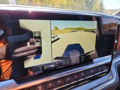 Used 2024 Chevrolet Silverado 2500 LTZ w/ LTZ Convenience Package image 25