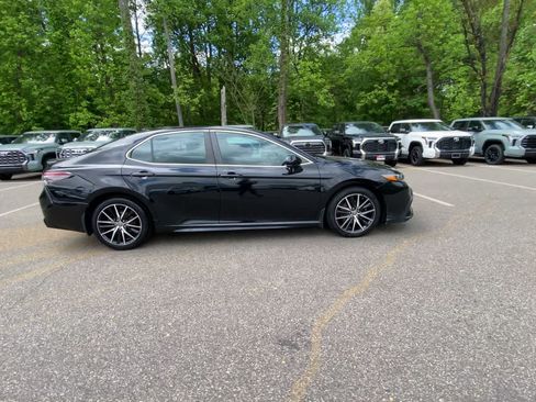 Used 2021 Toyota Camry SE AWD/4WD image 9
