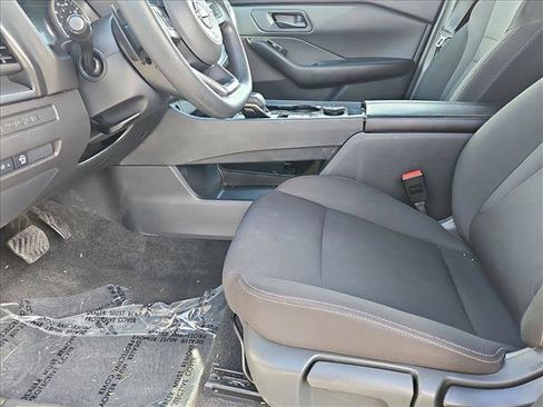 Used 2024 Nissan Rogue S image 15