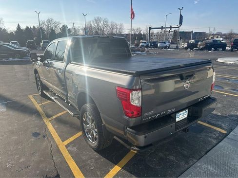 Used 2019 Nissan Titan SL w/ Chrome Package AWD/4WD image 9
