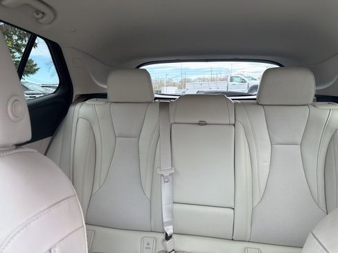 Used 2022 Buick Envision Essence w/ Safety Package image 47