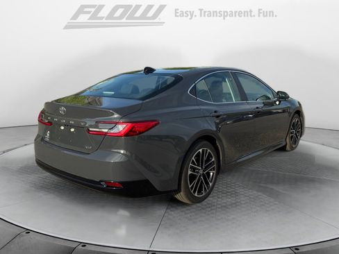 Used 2025 Toyota Camry XLE image 7