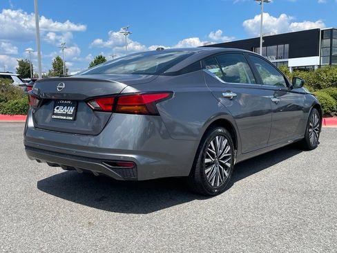 Used 2025 Nissan Altima 2.5 SV FWD image 7