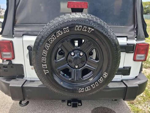 Used 2015 Jeep Wrangler Sport AWD/4WD image 18