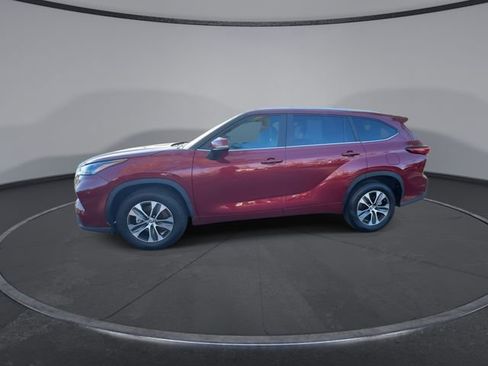 Used 2023 Toyota Highlander XLE image 8