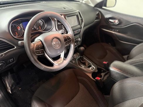 Used 2020 Jeep Cherokee Latitude AWD/4WD image 18