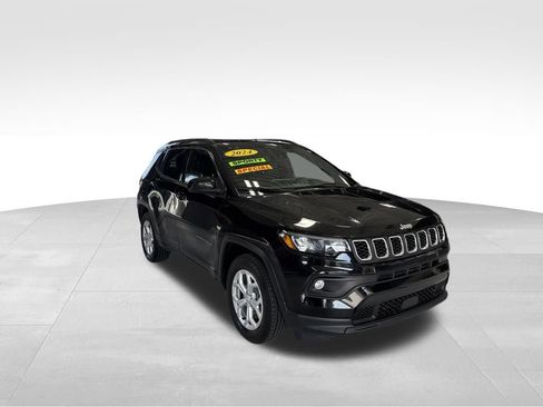 Used 2024 Jeep Compass Latitude AWD/4WD image 8