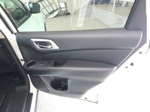 Used 2019 Nissan Pathfinder S FWD image 32