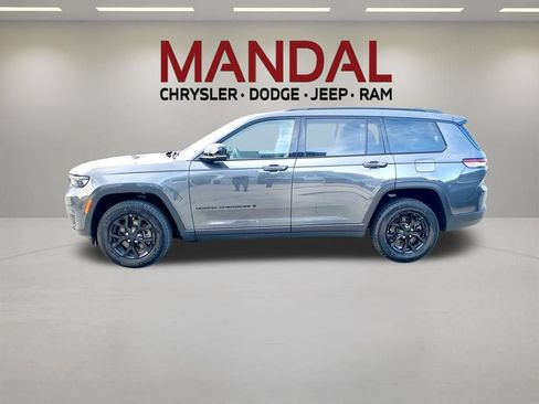 Used 2025 Jeep Grand Cherokee L Altitude AWD/4WD image 8