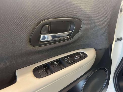 Used 2021 Honda HR-V LX image 16