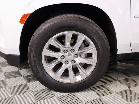 Used 2023 Chevrolet Suburban Premier image 18