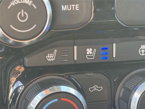 Used 2024 RAM 1500 Laramie RWD image 30