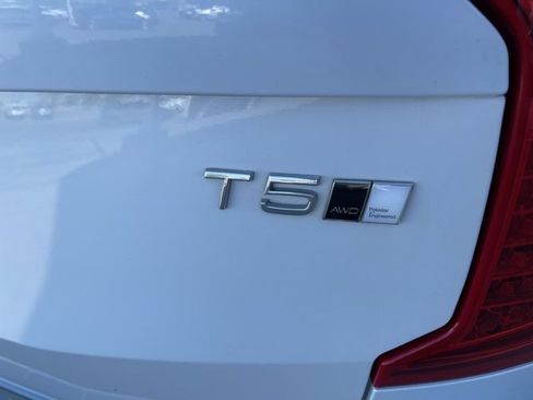 Used 2021 Volvo XC90 T5 Momentum w/ Protection Package Premier image 22