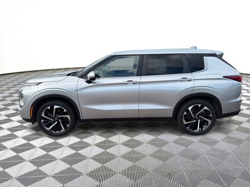 Used 2022 Mitsubishi Outlander ES AWD/4WD image 2