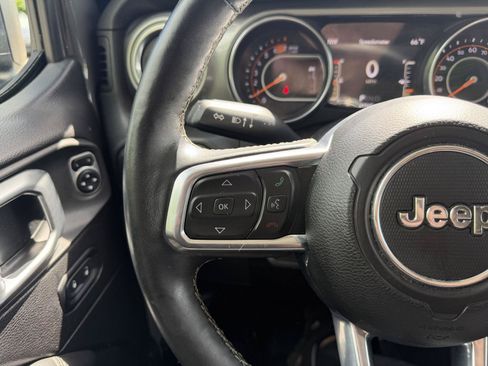 Used 2019 Jeep Wrangler Unlimited Sahara AWD/4WD image 17