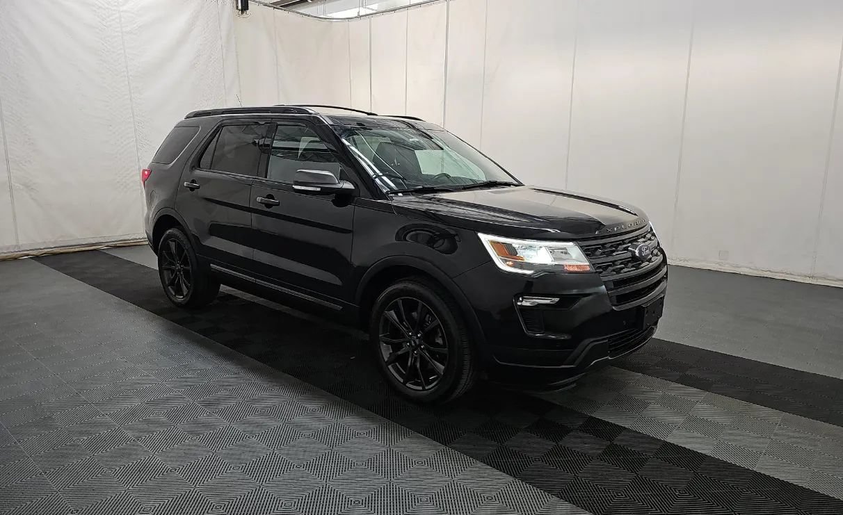 Used 2019 Ford Explorer XLT w/ Equipment Group 202A AWD/4WD image 2