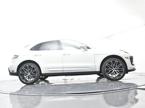 Certified 2025 Porsche Macan AWD/4WD image 52