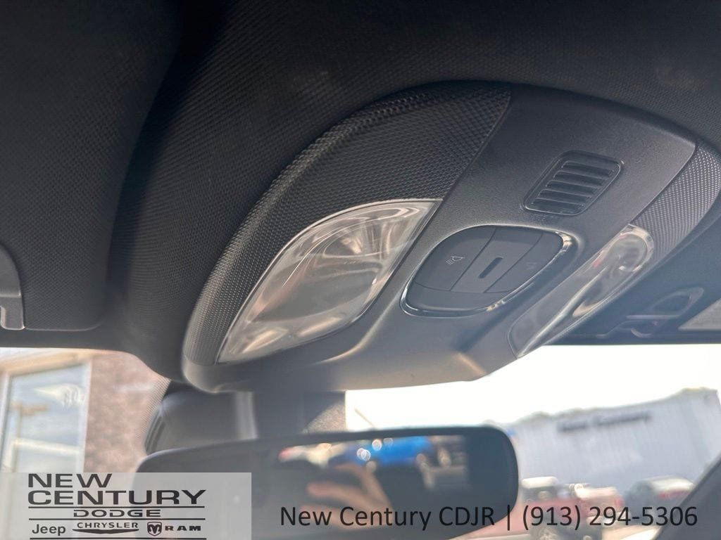 Used 2025 Jeep Compass Trailhawk AWD/4WD image 13