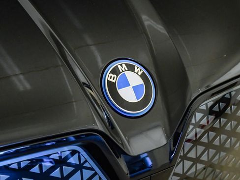 Certified 2023 BMW iX xDrive50 w/ Premium Package AWD/4WD image 8