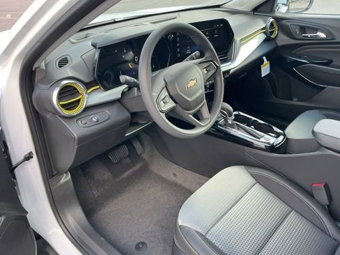 New 2026 Chevrolet Trax LT image 11